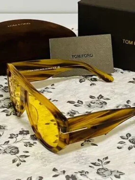 Tom Ford Tortoiseshell Frame Yellow-Lens Sunglasses